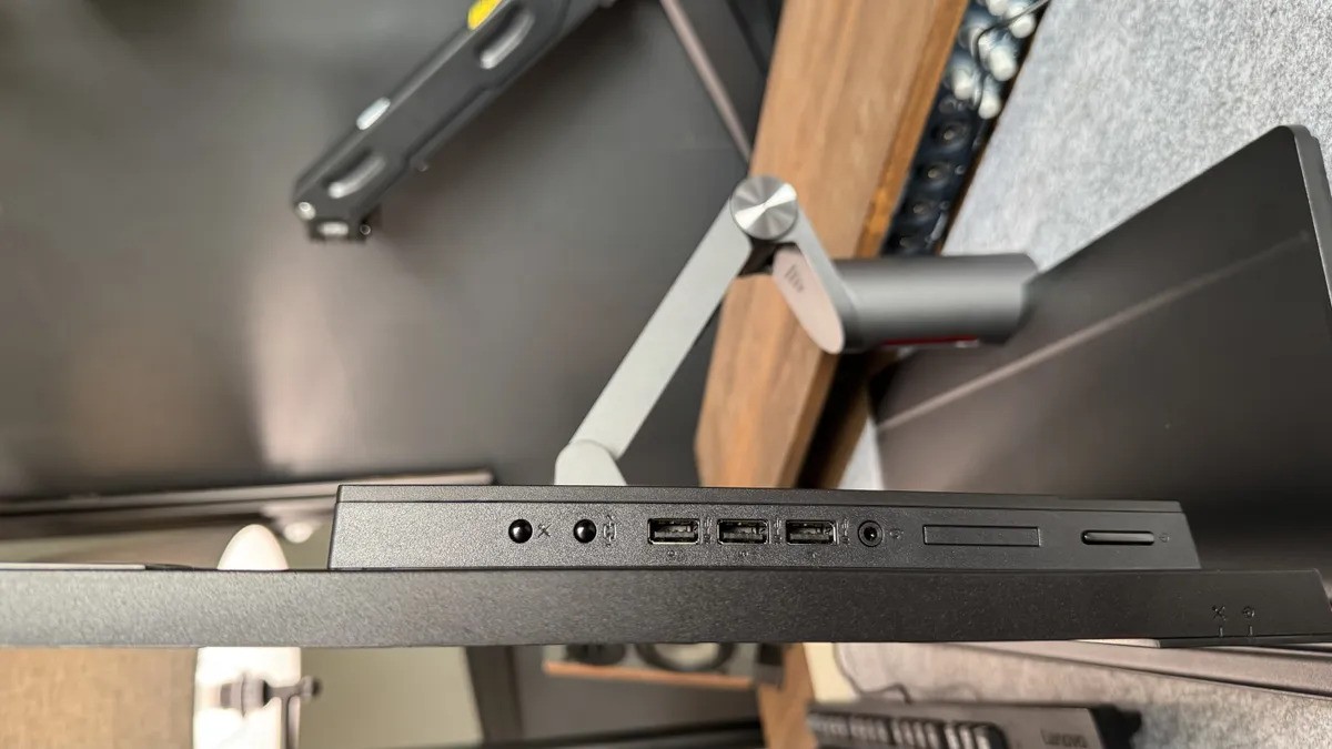 Lenovo ThinkCentre M90a Gen 5 2