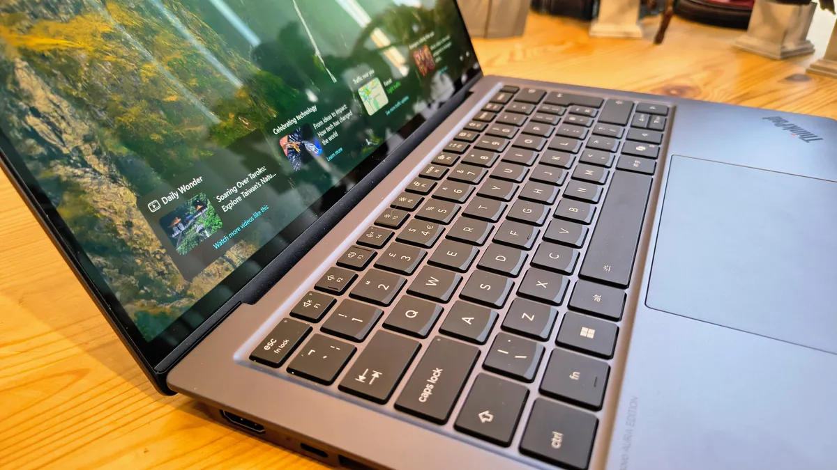 Đánh giá Lenovo ThinkPad X9-14 Aura Edition - Hiệu năng đỉnh cao, thiết kế tinh tế đến từng chi tiết. 13 Lenovo ThinkPad X9 14 5