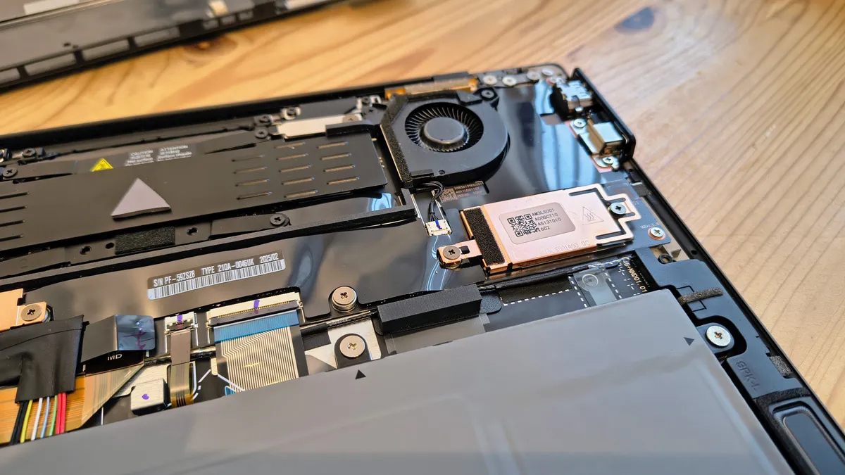 Đánh giá Lenovo ThinkPad X9-14 Aura Edition - Hiệu năng đỉnh cao, thiết kế tinh tế đến từng chi tiết. 14 Lenovo ThinkPad X9 14 6