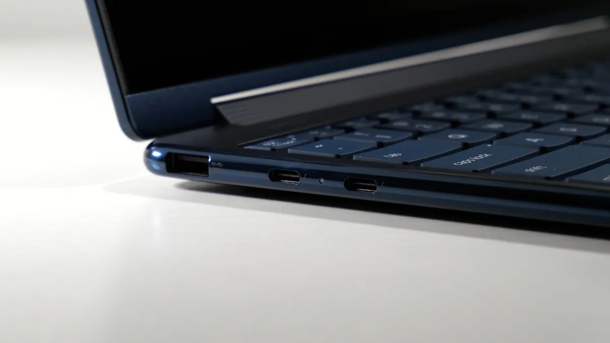 Lenovo Yoga 9i 2 in 1 Aura Edition 8