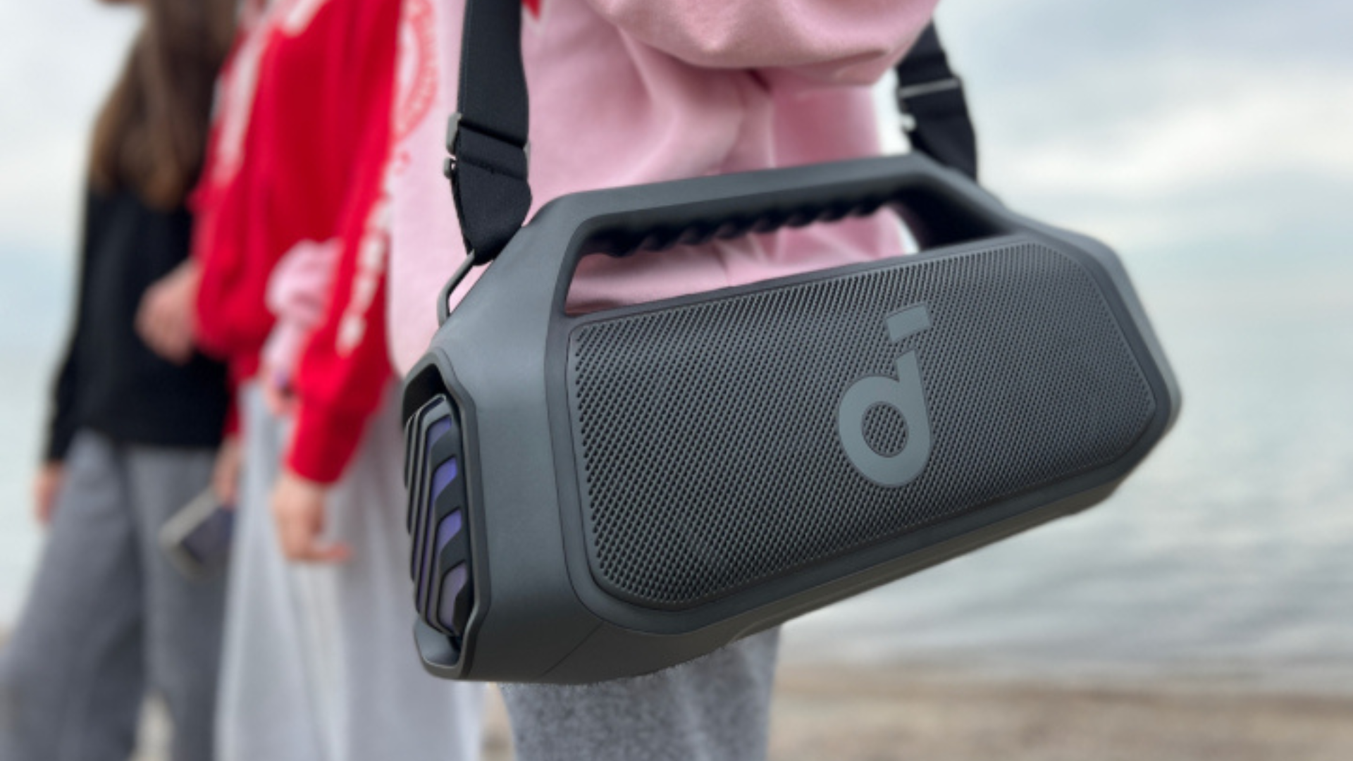 Loa Soundcore Rave 3S: Dùng AI để biến mọi bài hát thành bản karaoke đỉnh cao 9 Loa Soundcore Rave 3S Dung AI de bien moi bai hat thanh ban karaoke dinh cao 4