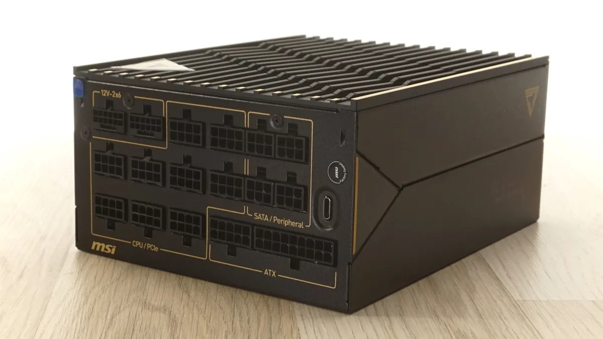 MSI MEG AI1600T PCIE5 Titanium 10