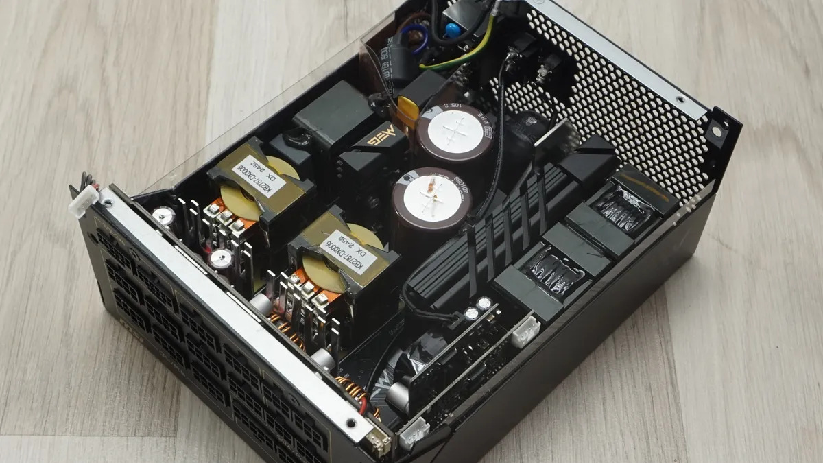 MSI MEG AI1600T PCIE5 Titanium 13