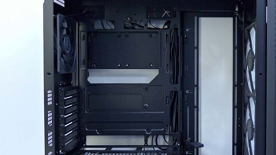 MSI MPG Velox 300R Airflow PZ 18