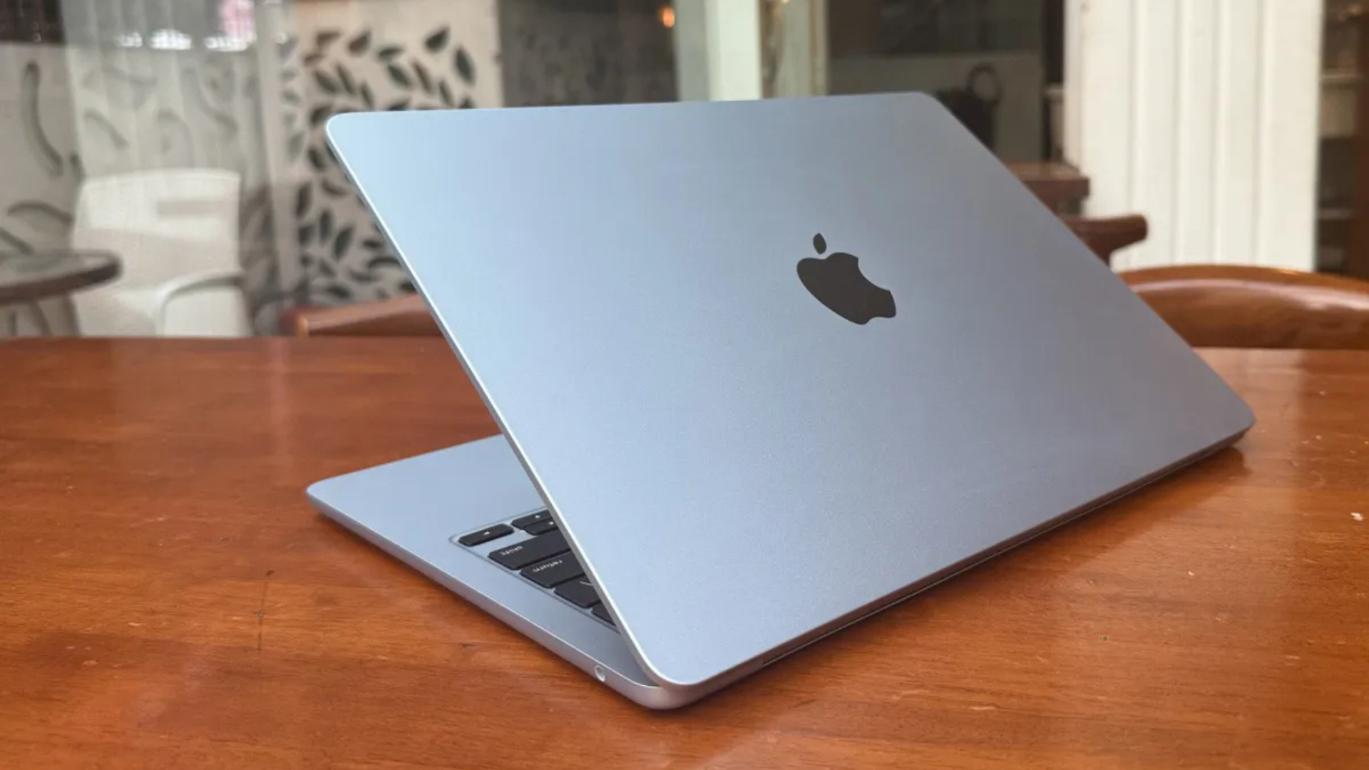MacBook Air M4 2025: Pin 20 giờ, vua laptop mỏng nhẹ! 1 MacBook Air M4 2025 Pin 20 gio vua laptop mong nhe 1