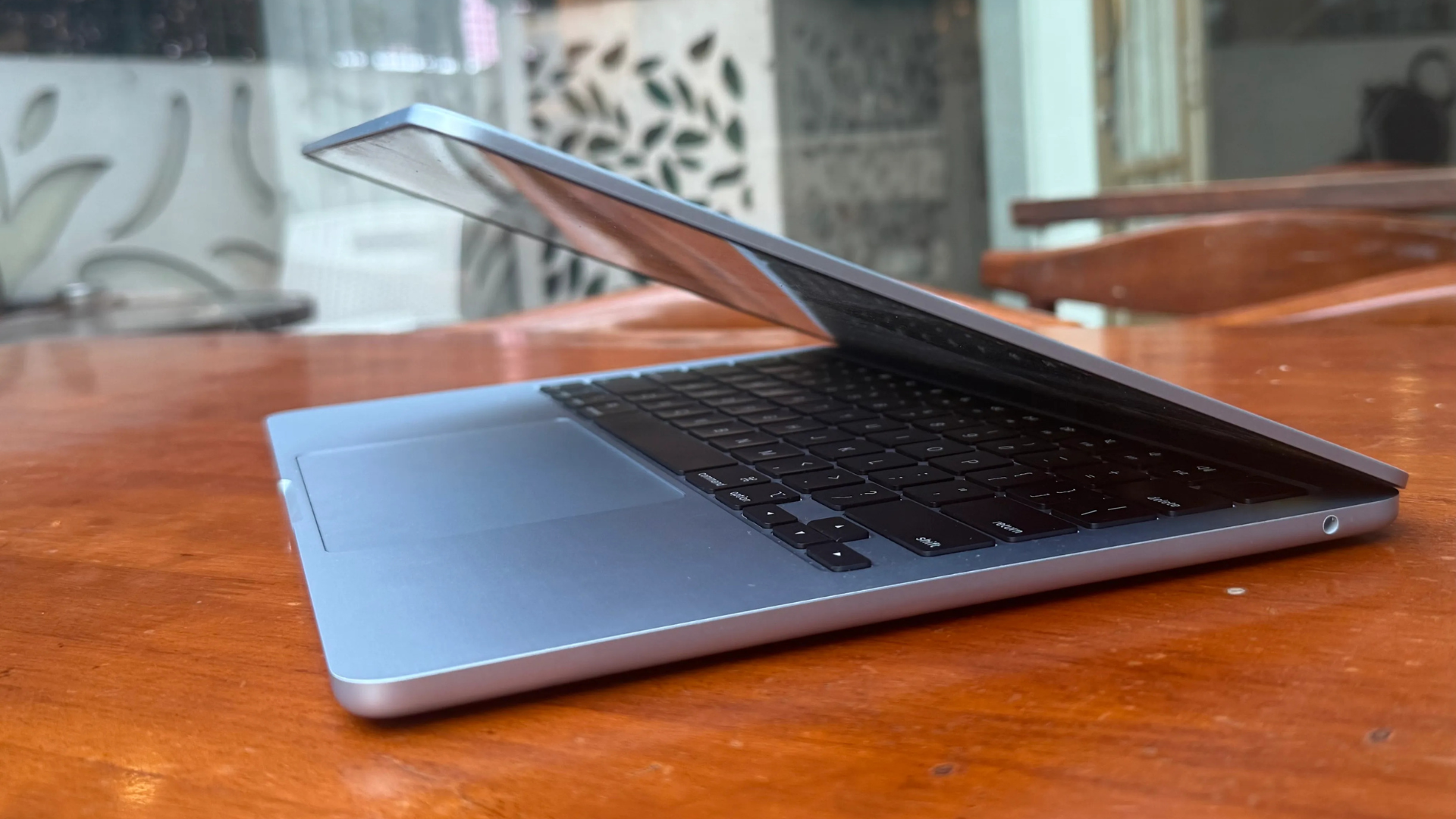 MacBook Air M4 2025: Pin 20 giờ, vua laptop mỏng nhẹ! 12 MacBook Air M4 2025 Pin 20 gio vua laptop mong nhe 5