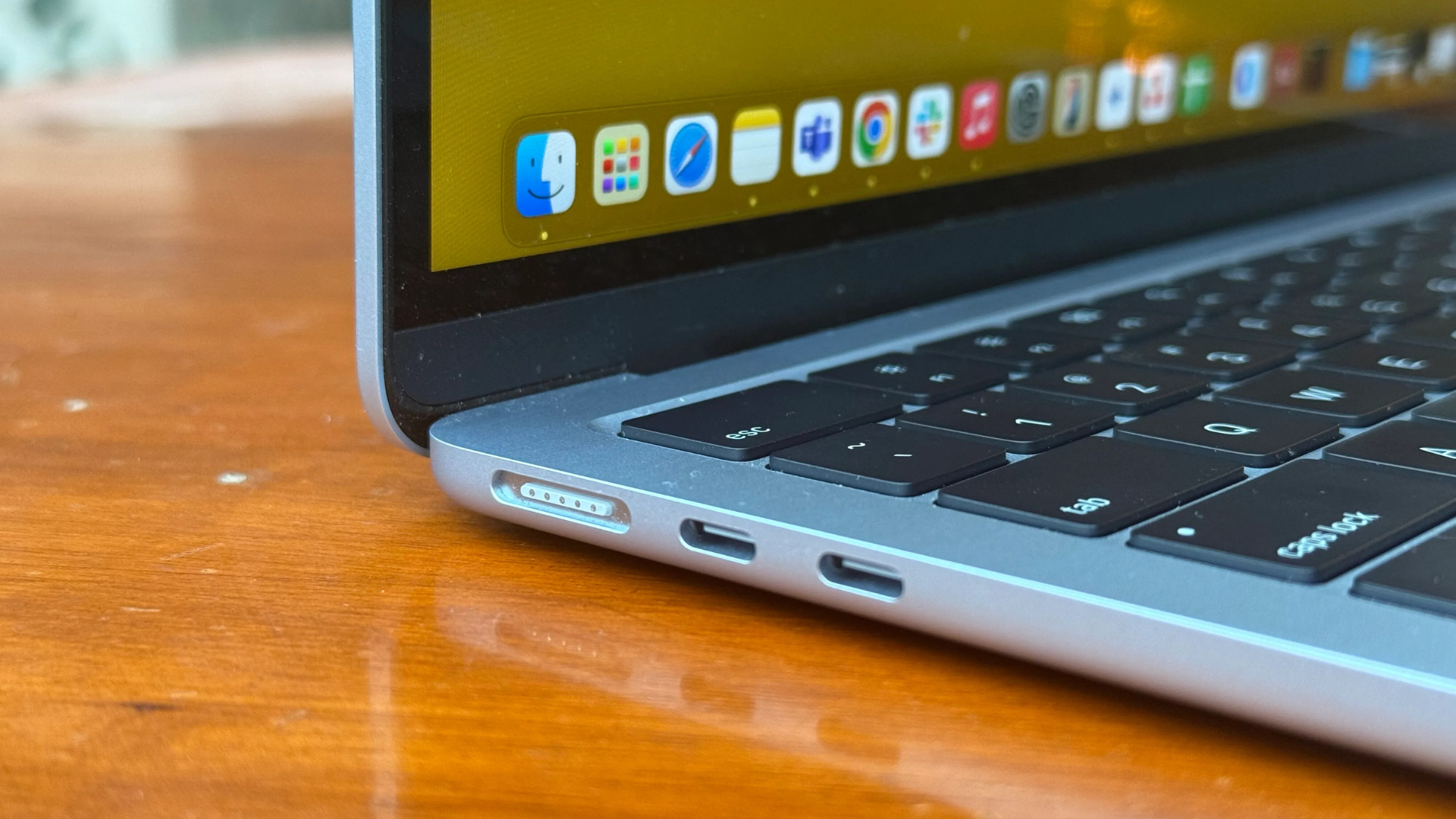 MacBook Air M4 2025: Pin 20 giờ, vua laptop mỏng nhẹ! 14 MacBook Air M4 2025 Pin 20 gio vua laptop mong nhe 7