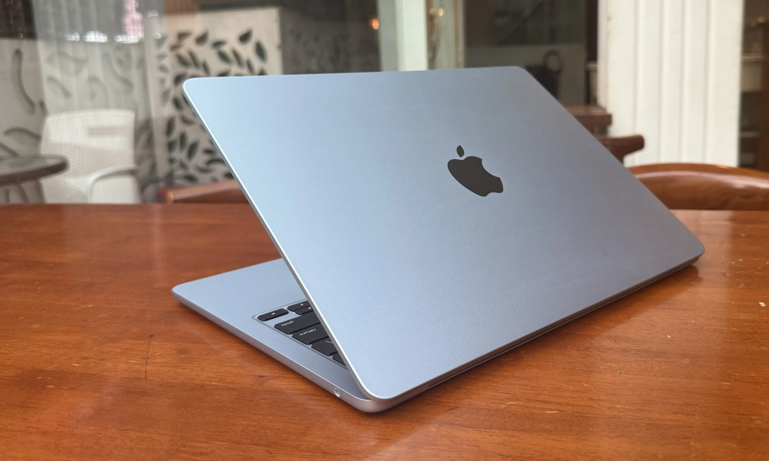 Microsoft Surface Laptop 13 chi thieu mot chut de vuot mat MacBook Air Nhung dieu gi da can buoc 5 scaled