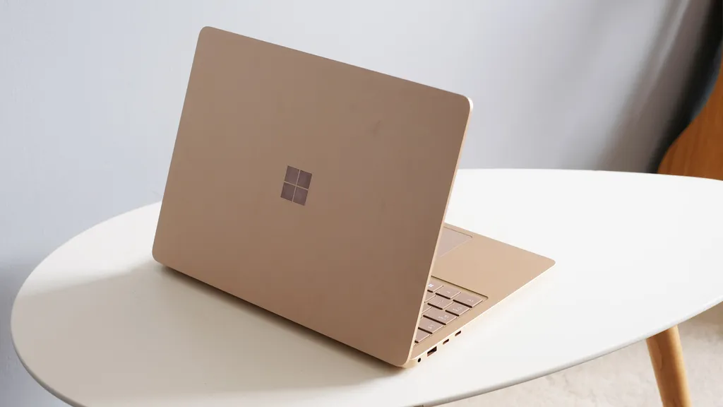 Đánh giá Microsoft Surface Laptop 7 - Mỏng nhẹ, sang trọng, trải nghiệm sử dụng hoàn hảo 11 Microsoft Surface Laptop 7 9