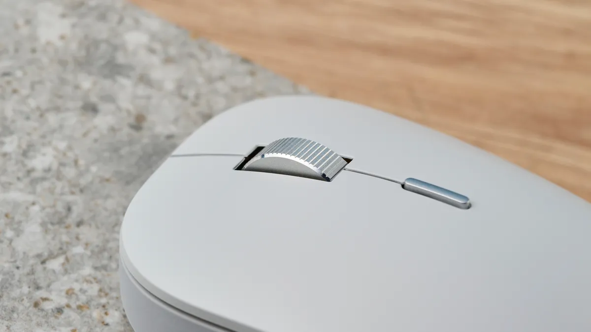 Đánh giá chuột Microsoft Surface Precision - Thiết kế công thái học, thoải mái cả ngày dài 18 Microsoft Surface Precision 9