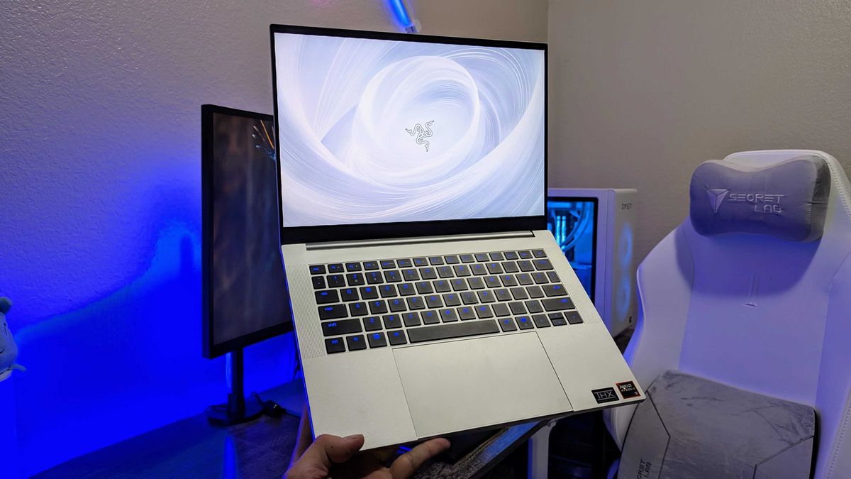 Đánh giá Razer Blade 14 2025 - Laptop gaming tối ưu nhất, sang trọng và mạnh mẽ 12 Razer Blade 14 2025 4