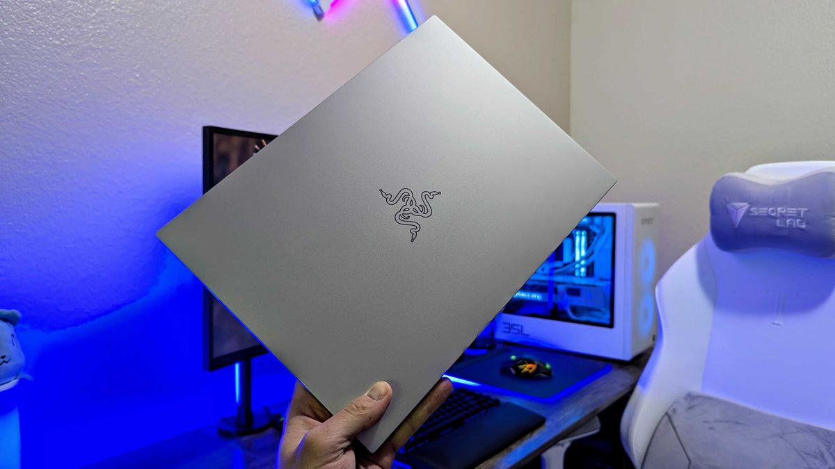 Đánh giá Razer Blade 14 2025 - Laptop gaming tối ưu nhất, sang trọng và mạnh mẽ 10 Razer Blade 14 2025 6