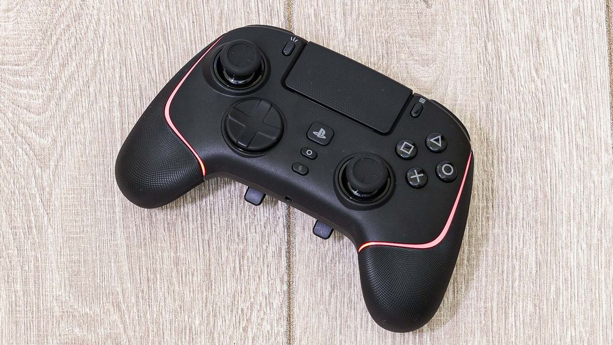 Razer Wolverine V2 Pro 10