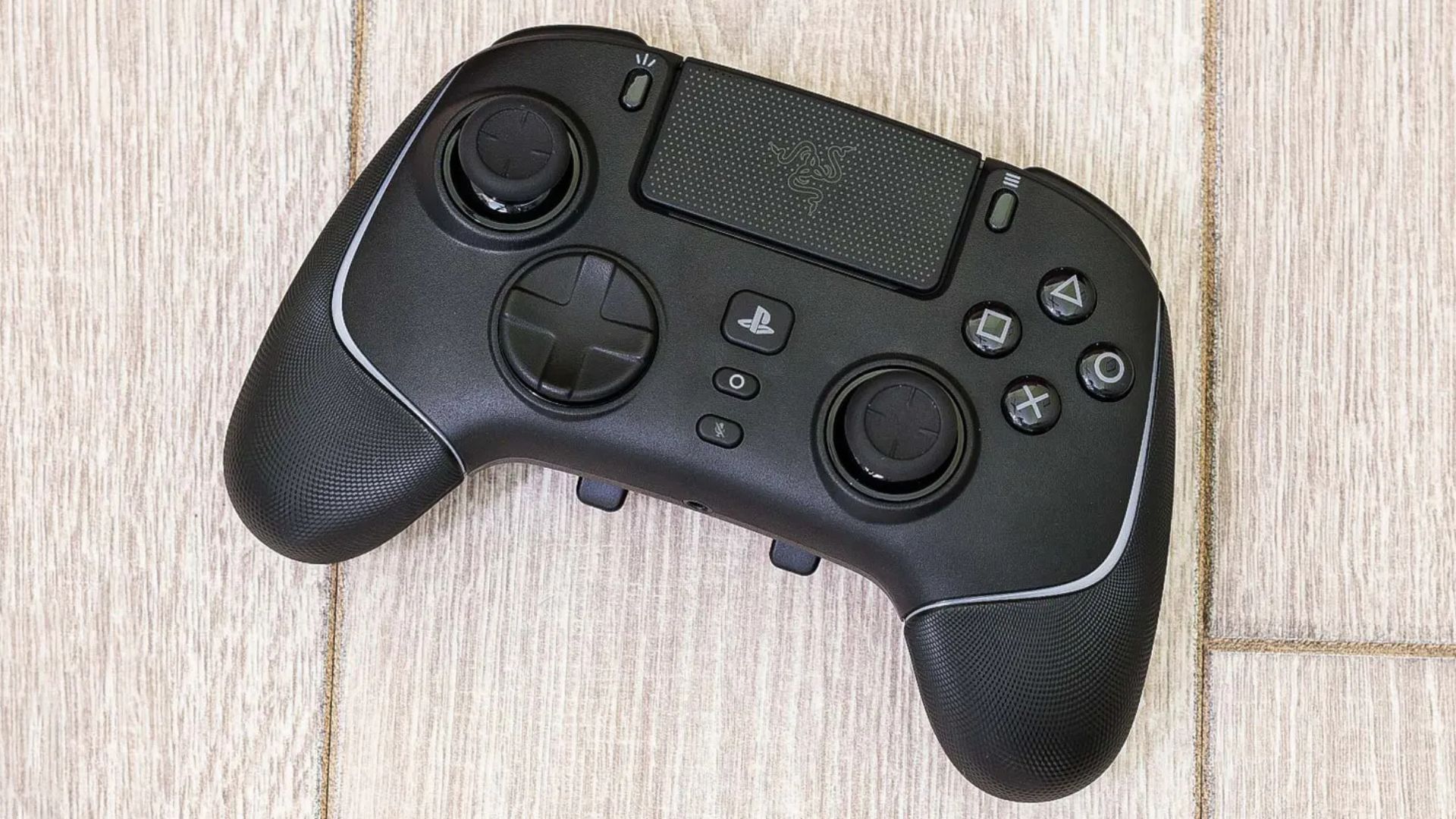 Đánh giá tay cầm Razer Wolverine V2 Pro - Vũ khí tối thượng cho game thủ chuyên nghiệp 1 Razer Wolverine V2 Pro 11