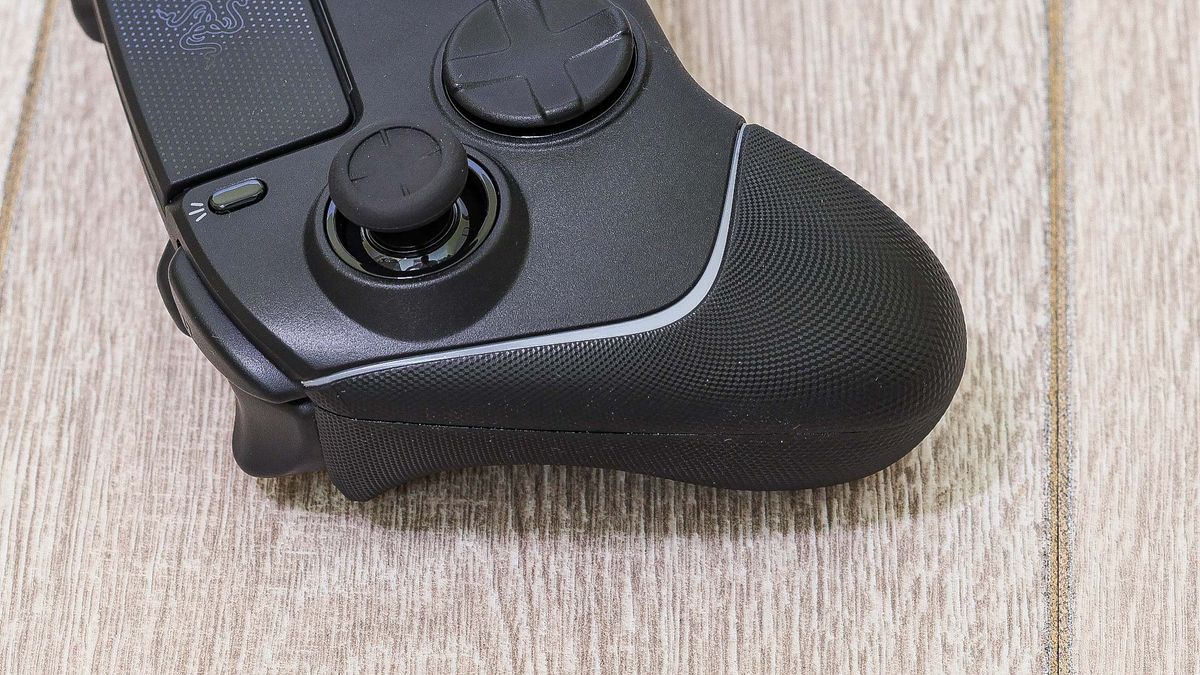 Razer Wolverine V2 Pro 3