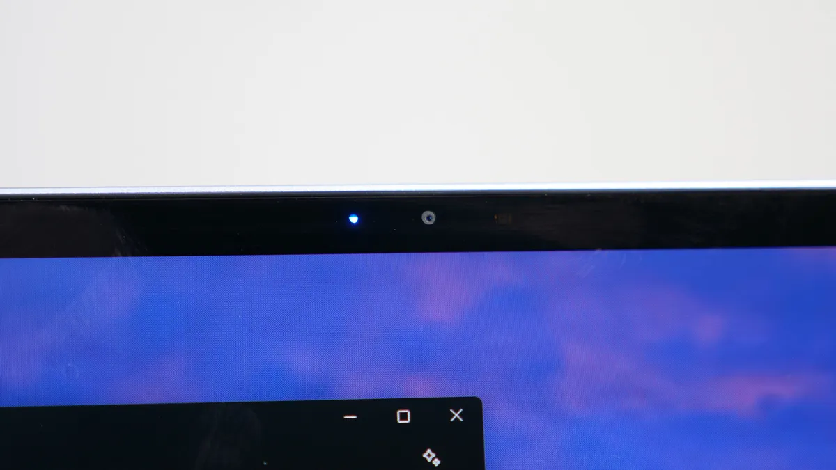 Đánh giá Samsung Galaxy Book 4 Edge - Mỏng nhẹ ấn tượng, màn hình AMOLED tuyệt đẹp 42 Samsung Galaxy Book 4 Edge 1