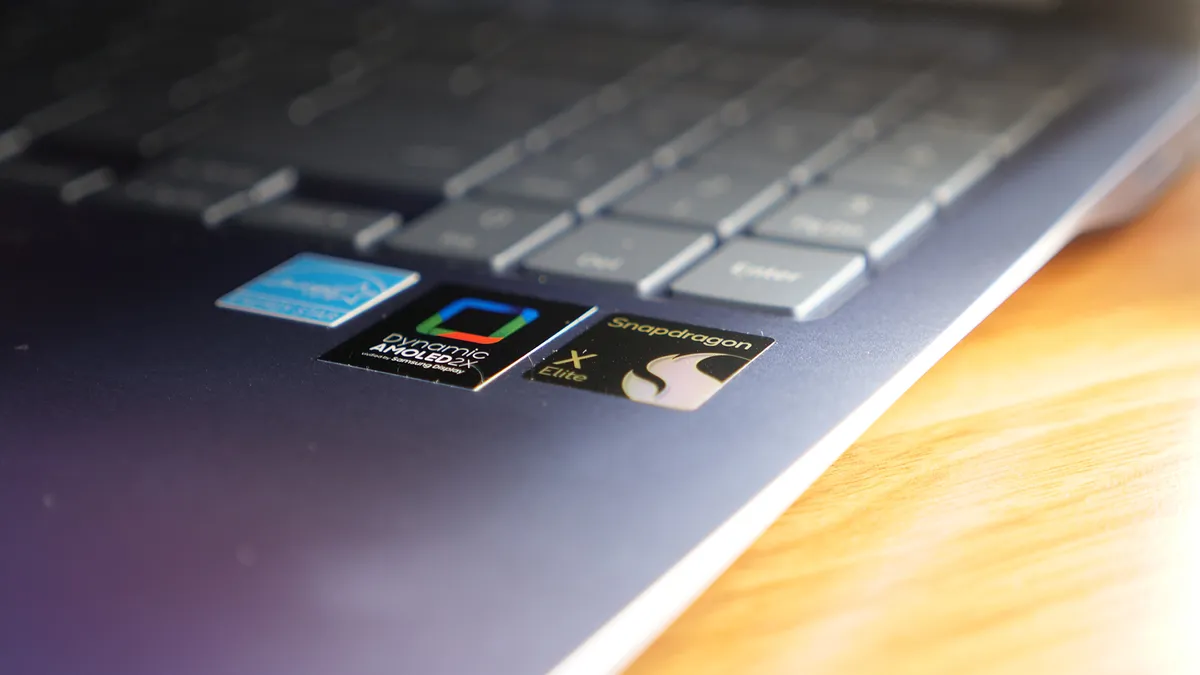 Đánh giá Samsung Galaxy Book 4 Edge - Mỏng nhẹ ấn tượng, màn hình AMOLED tuyệt đẹp 33 Samsung Galaxy Book 4 Edge 3