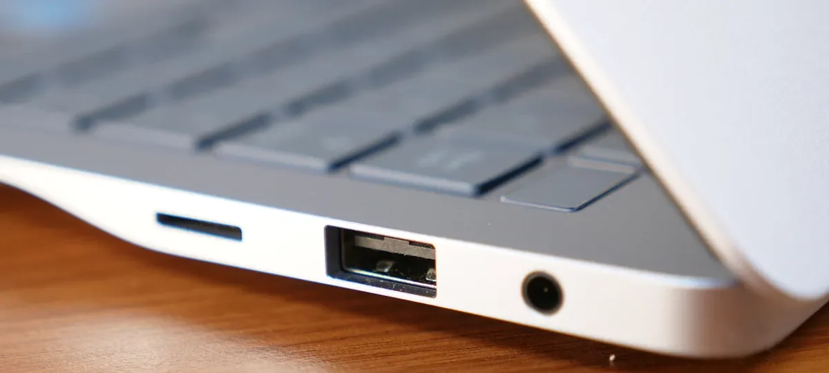 Đánh giá Samsung Galaxy Book 4 Edge - Mỏng nhẹ ấn tượng, màn hình AMOLED tuyệt đẹp 24 Samsung Galaxy Book 4 Edge 6 e1748230582556