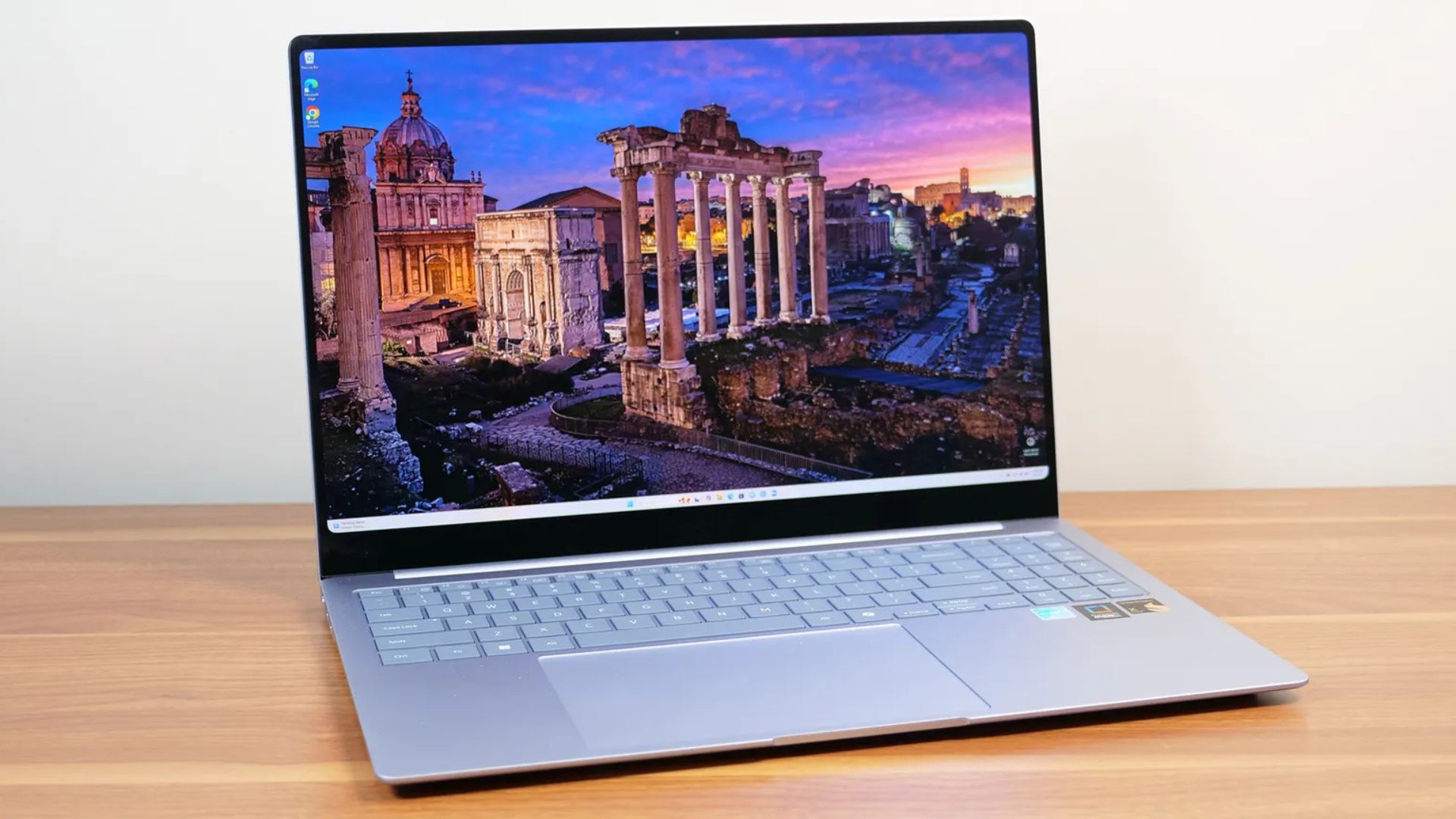 Đánh giá Samsung Galaxy Book 4 Edge - Mỏng nhẹ ấn tượng, màn hình AMOLED tuyệt đẹp 1 Samsung Galaxy Book 4 Edge 9