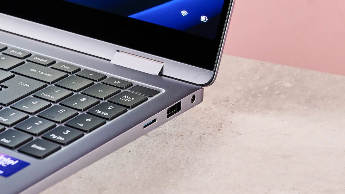 Đánh giá Samsung Galaxy Book5 360 - Thiết kế thanh lịch, đồng hành mọi lúc mọi nơi. 13 Samsung Galaxy Book5 360 4