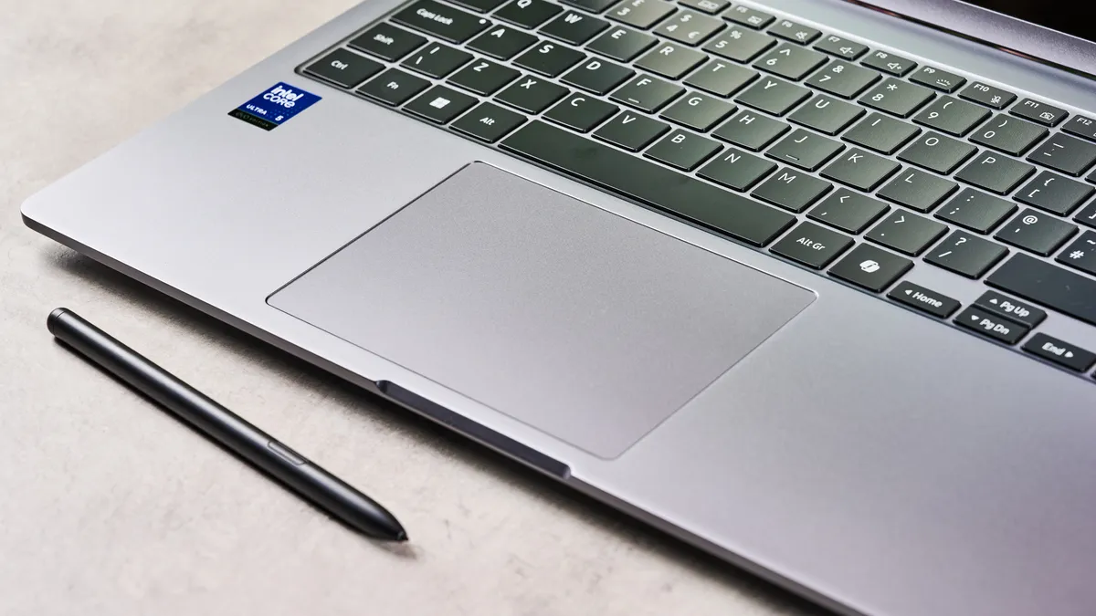 Đánh giá Samsung Galaxy Book5 360 - Thiết kế thanh lịch, đồng hành mọi lúc mọi nơi. 14 Samsung Galaxy Book5 360 5