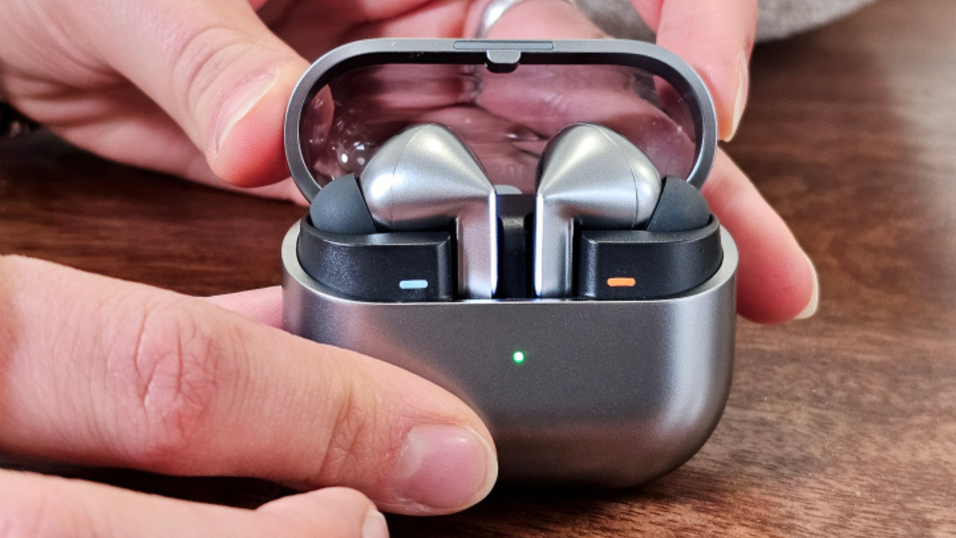 Samsung Galaxy Buds 3 va Buds 3 Pro 2024 Tai nghe giong AirPods nhung thong minh hon voi AI 4