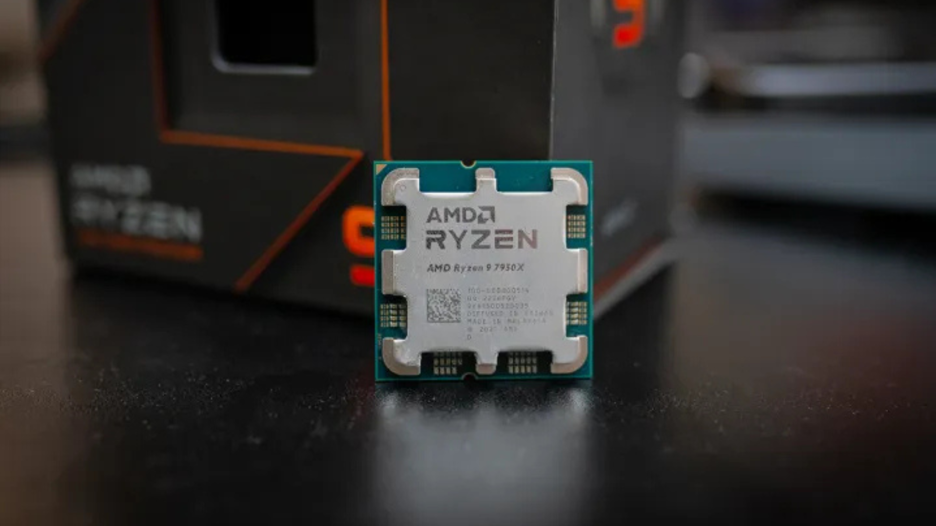 So sanh AMD Ryzen 9 7950X vs Intel Core i9 12900K Cuoc chien CPU Flagship 2025 1