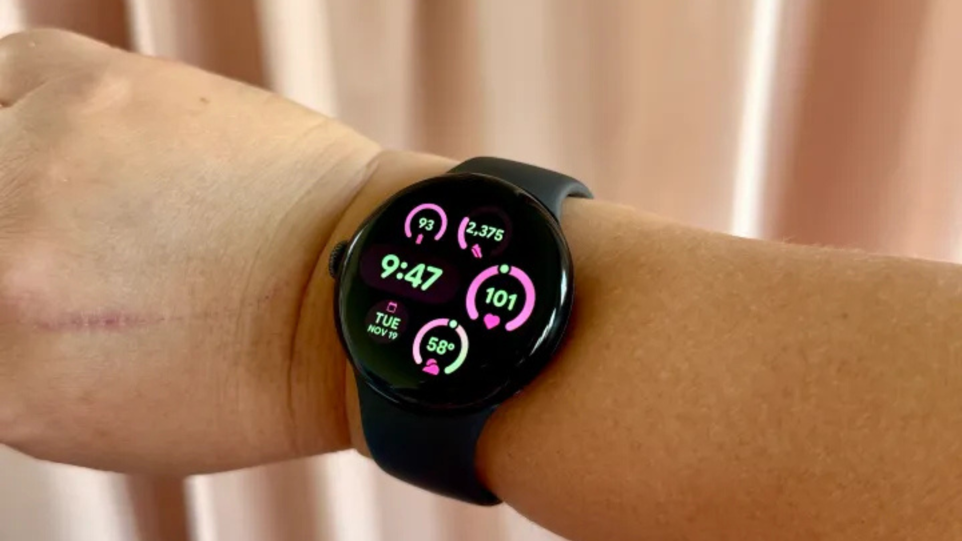 So sanh Apple Watch Series 10 va Google Pixel Watch 3 Ket qua bat ngo khi di bo 1 dam 6