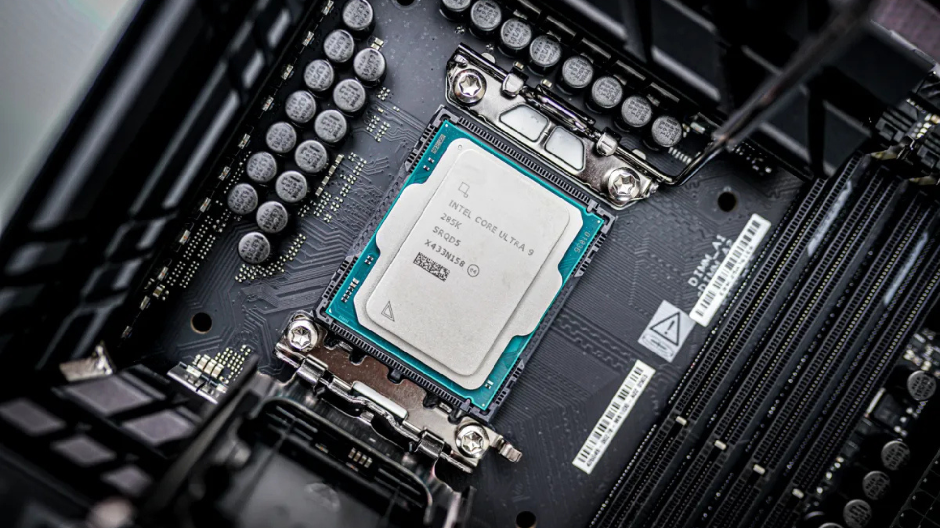 So sánh Intel Core Ultra 7 vs Core Ultra 9 năm 2025: CPU nào là lựa chọn tốt nhất? 1 So sanh Intel Core Ultra 7 vs Core Ultra 9 nam 2025 CPU nao la lua chon tot nhat 1