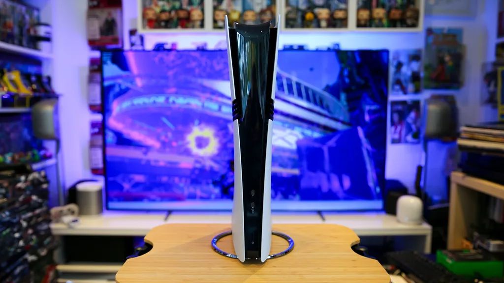 Top 5 phụ kiện PS5 Pro không thể thiếu – Nâng cấp PlayStation theo phong cách của bạn 9 Stand it up – literally