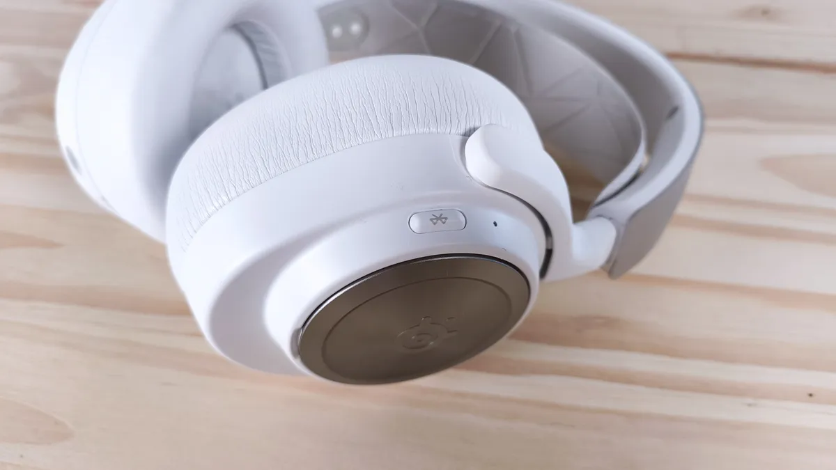 Đánh giá SteelSeries Arctis Nova Pro - Âm thanh đỉnh cao, thống trị mọi trận chiến. 15 SteelSeries Arctis Nova Pro 7 1