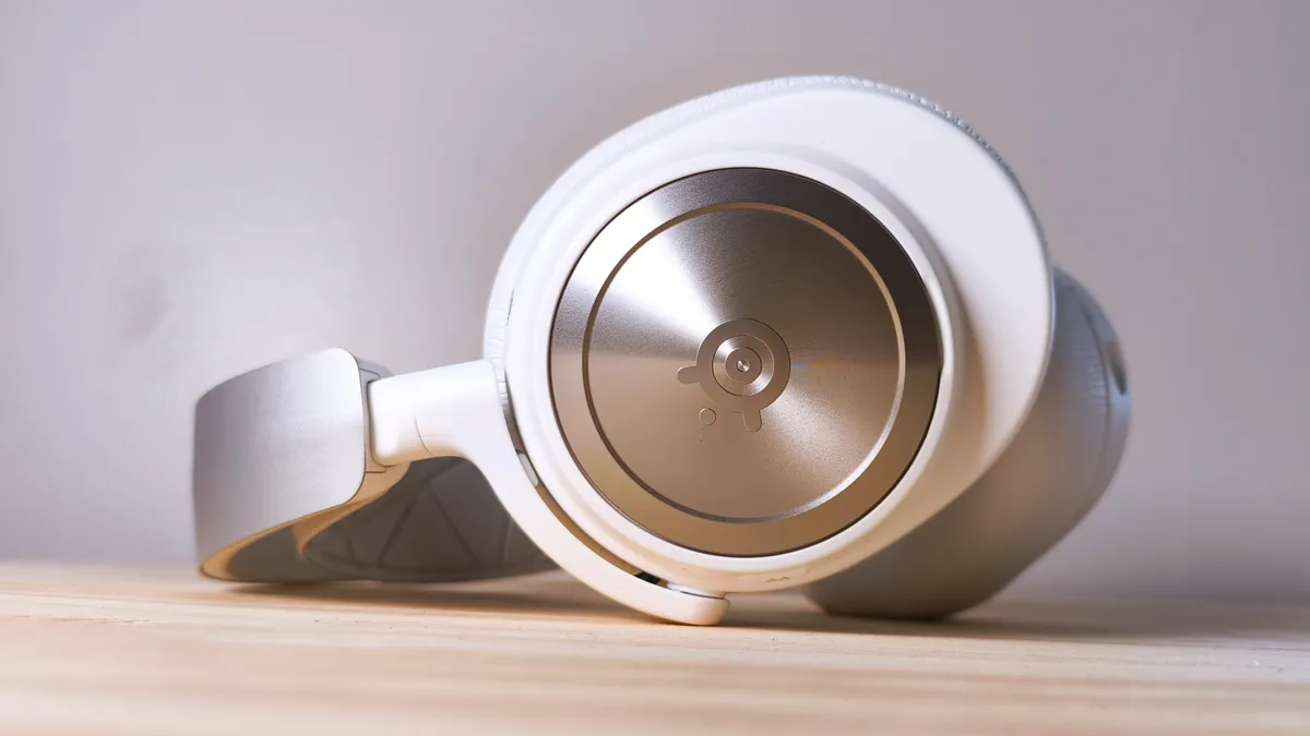 Đánh giá SteelSeries Arctis Nova Pro - Âm thanh đỉnh cao, thống trị mọi trận chiến. 16 SteelSeries Arctis Nova Pro 9 1