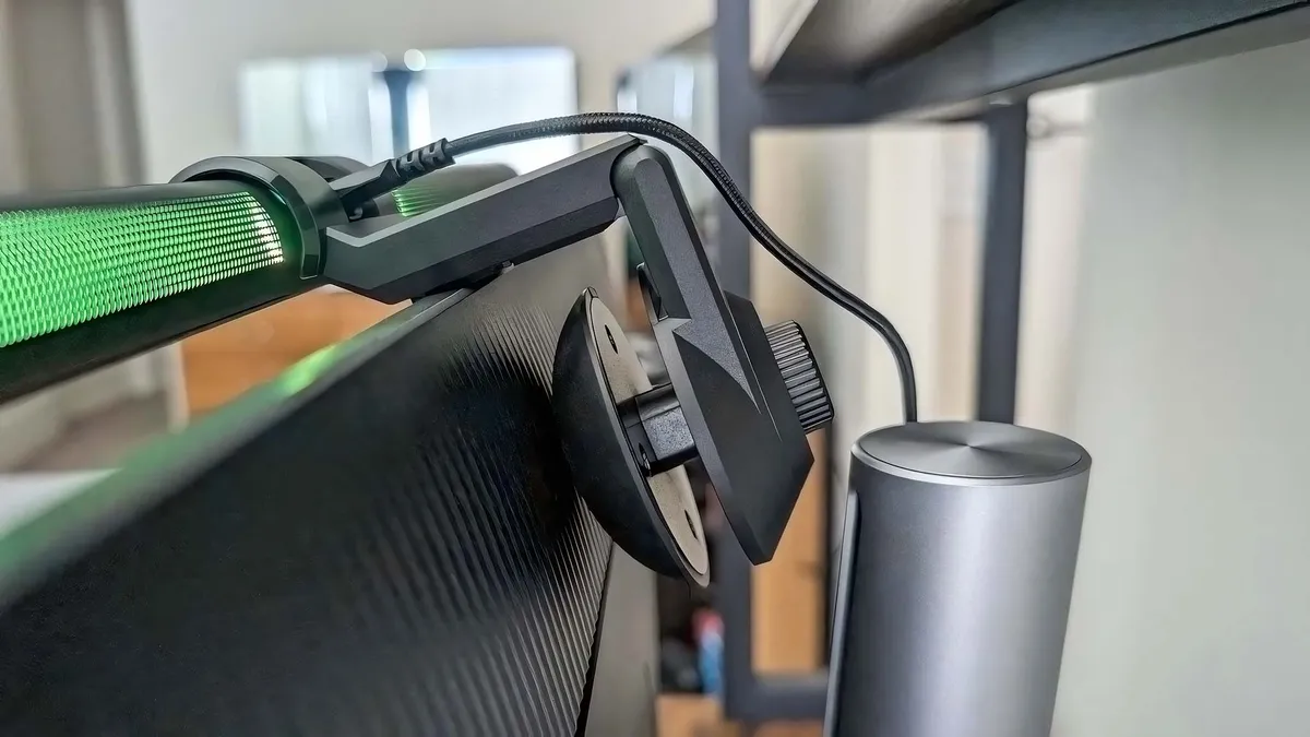 Thanh den man hinh ROG Aura 7