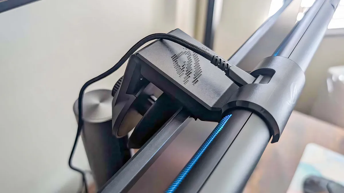 Thanh den man hinh ROG Aura 8