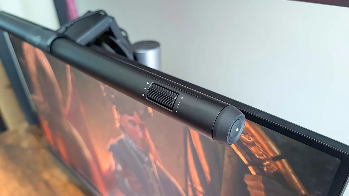 Thanh den man hinh ROG Aura 9