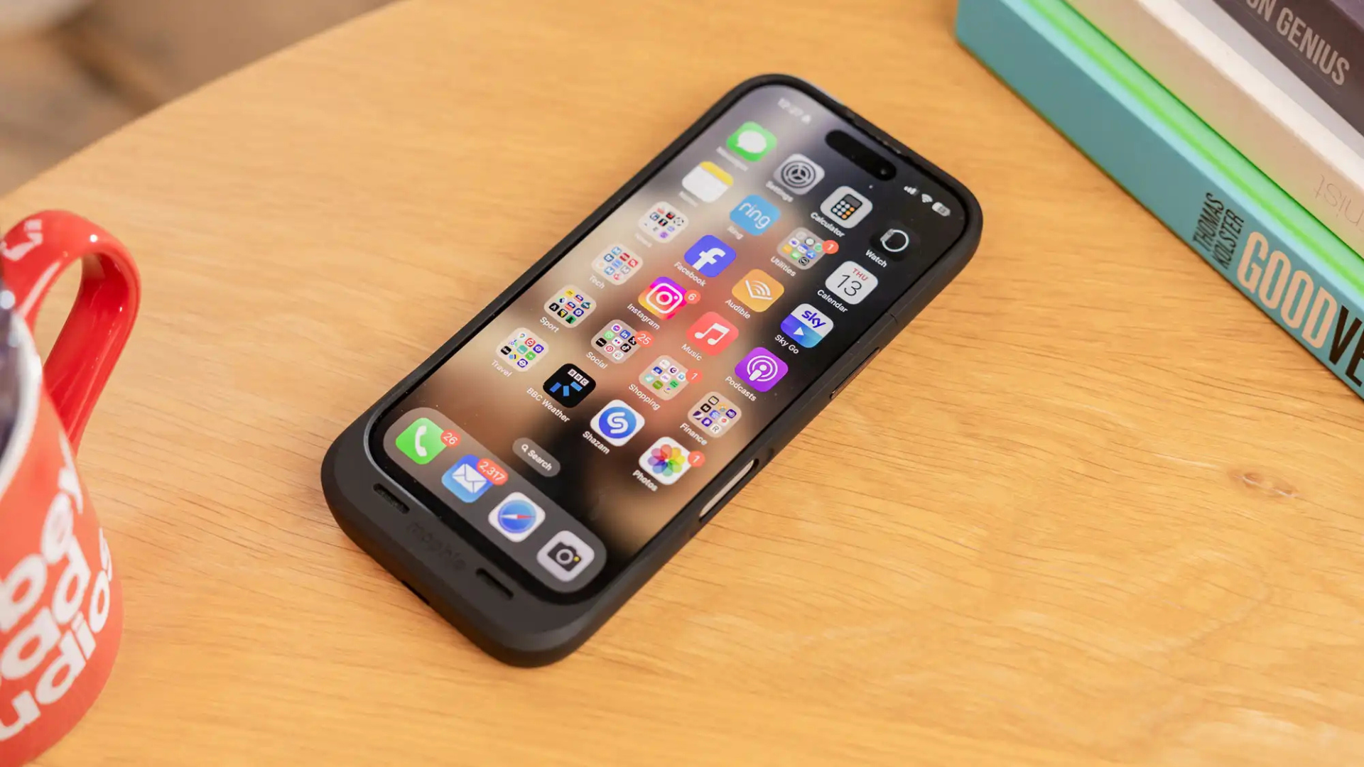 Top 4 op lung pin tot nhat cho iPhone 15 16 Mophie Newdery 1