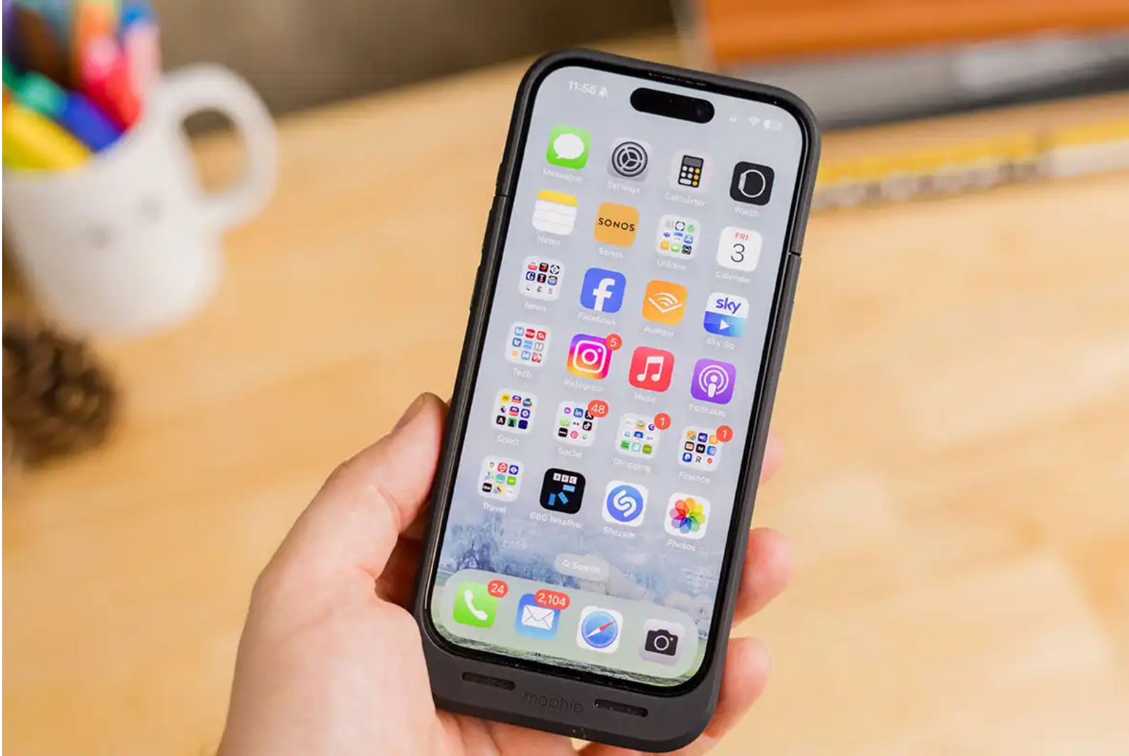 Top 4 op lung pin tot nhat cho iPhone 15 16 Mophie Newdery 2 e1747639104137