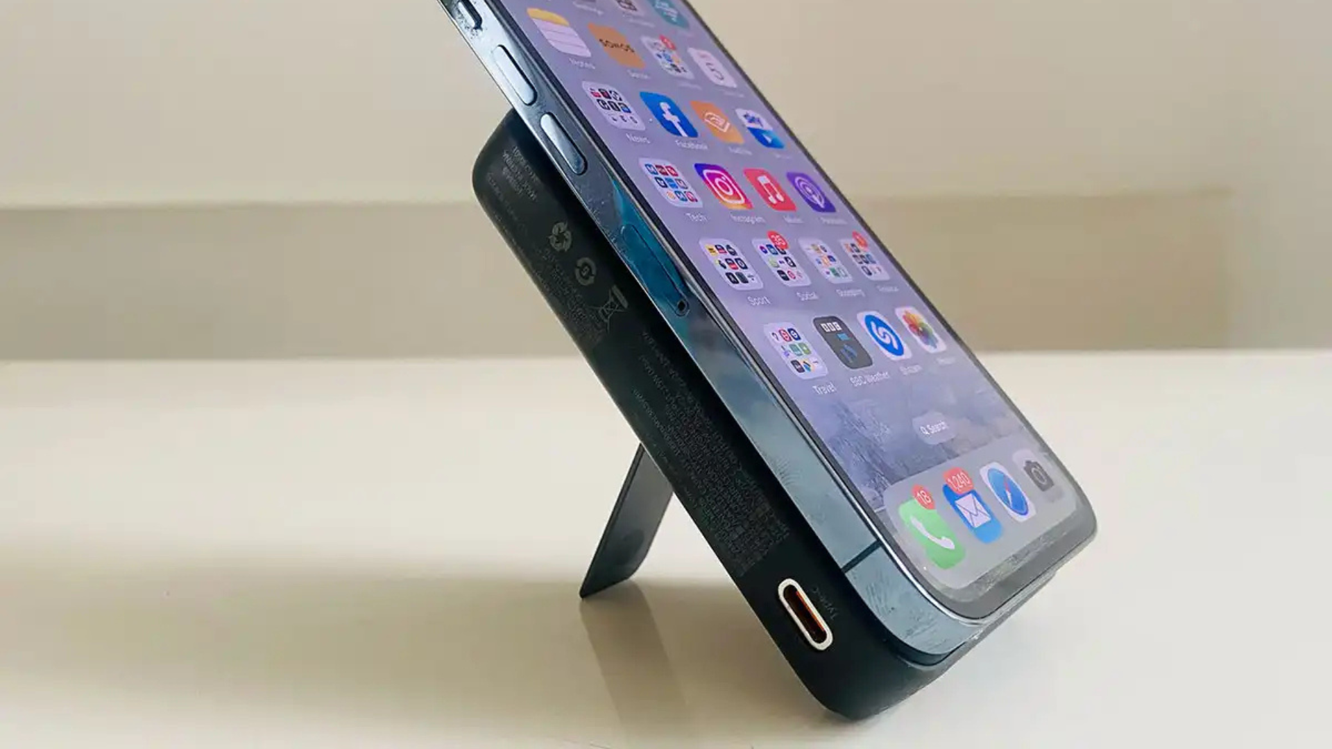 Top 6 Pin du phong MagSafe tot nhat cho iPhone 12 13 14 15 16 2