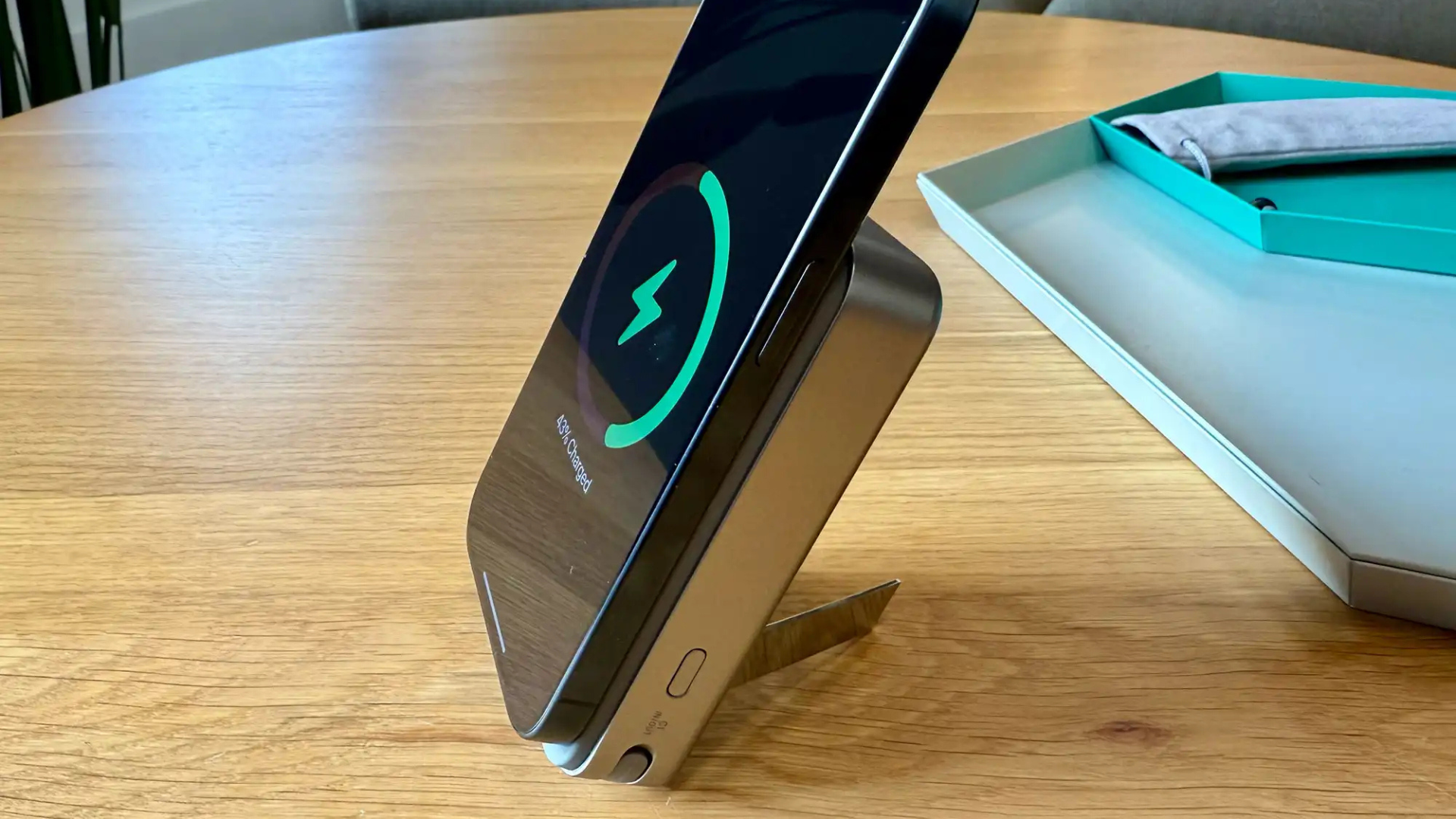 Top 6 Pin du phong MagSafe tot nhat cho iPhone 12 13 14 15 16 8