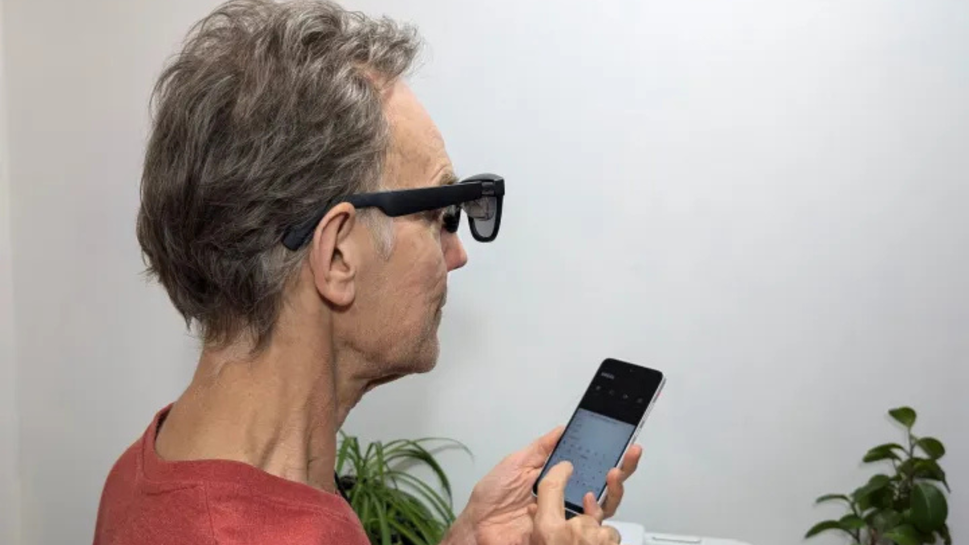 Xreal Air 2 va Beam Pro Lua chon tiet kiem hang ngan USD so voi Apple Vision Pro 3