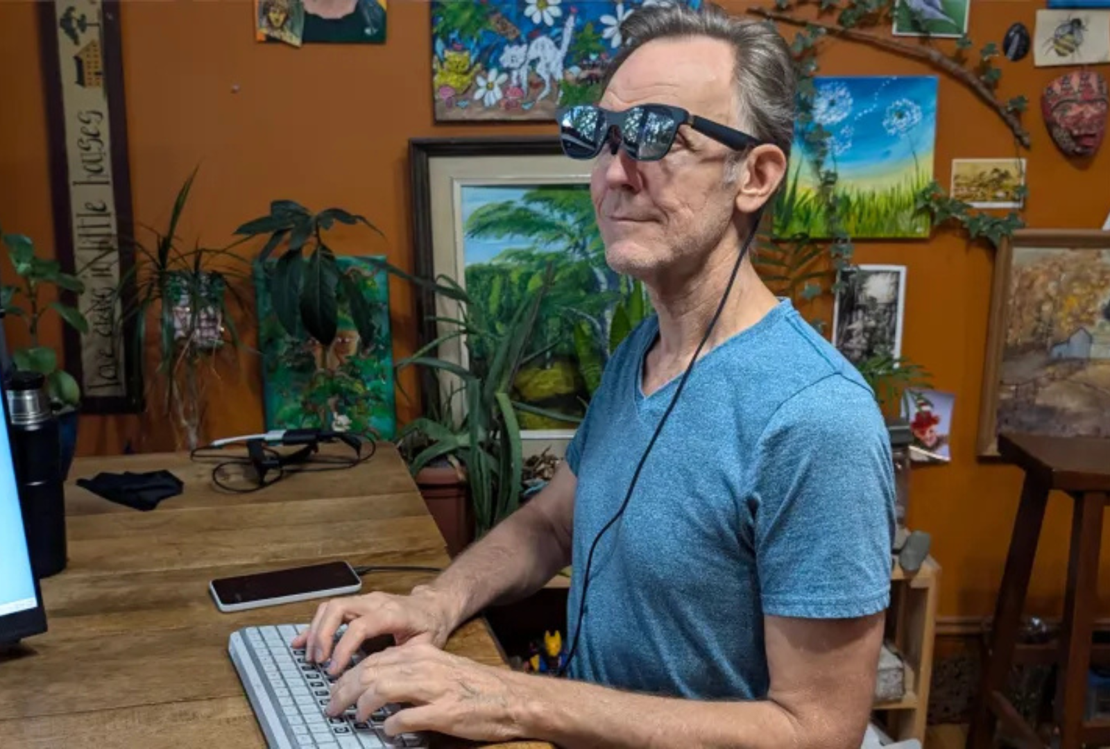 Xreal Air 2 va Beam Pro Lua chon tiet kiem hang ngan USD so voi Apple Vision Pro 8 e1748512195995