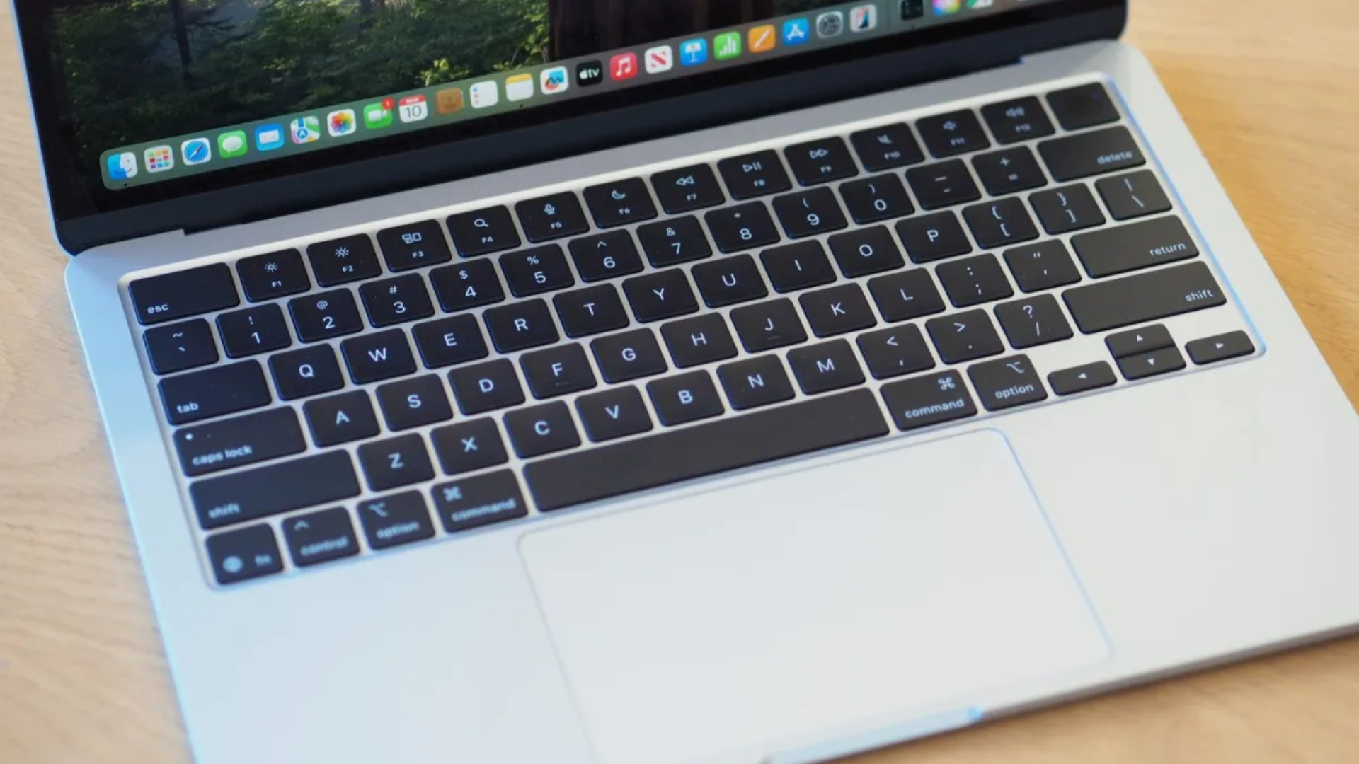 Ý tưởng bàn phím kỳ lạ của Apple: Cách mạng hóa cách dùng MacBook 2025 1 Y tuong ban phim ky la cua Apple Cach mang hoa cach dung MacBook 2025 1