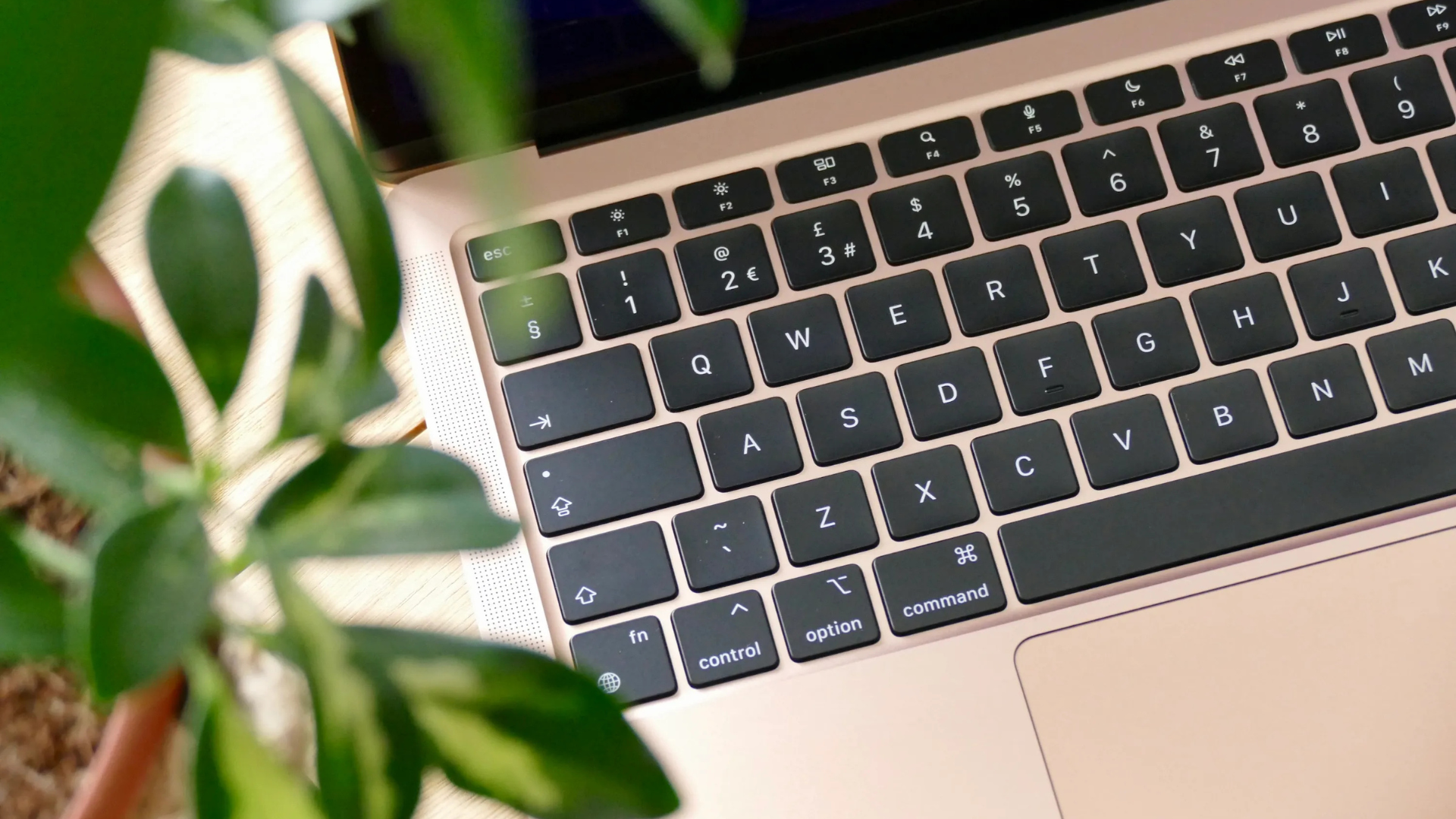 Ý tưởng bàn phím kỳ lạ của Apple: Cách mạng hóa cách dùng MacBook 2025 9 Y tuong ban phim ky la cua Apple Cach mang hoa cach dung MacBook 2025 5