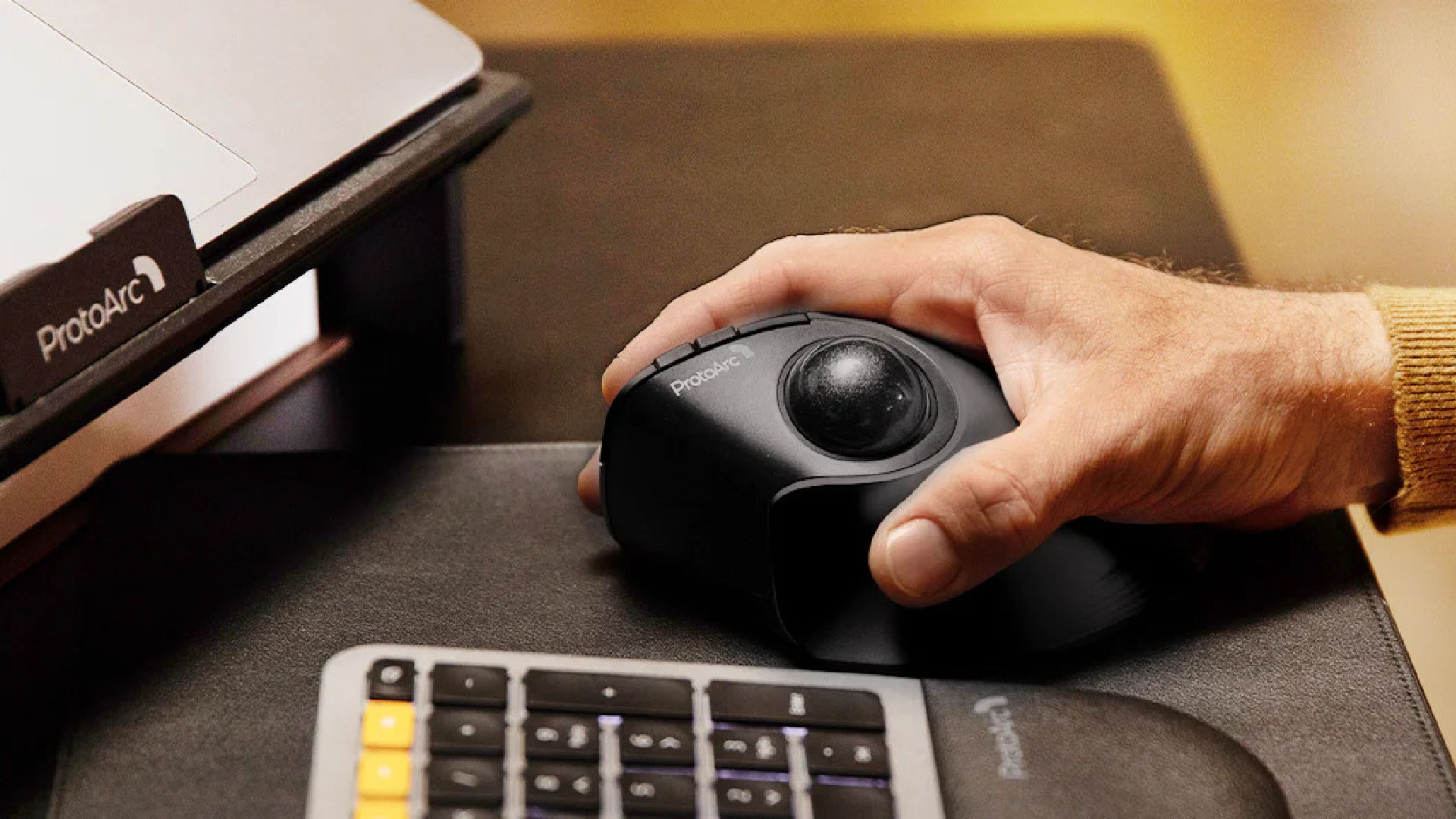 Đánh giá chuột Trackball ProtoArc EM05 NL: Công thái học, kết nối 3 thiết bị, Pin sạc USB-C 1 1 01 13