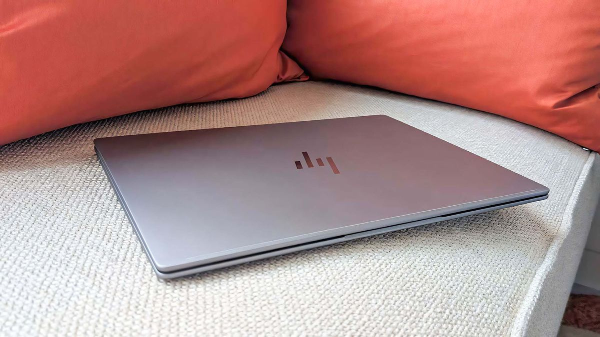 3 Lý do laptop Snapdragon là bạn đồng hành hoàn hảo cho du lịch 2025 14 3 Ly do laptop Snapdragon la ban dong hanh hoan hao cho du lich 2025 14