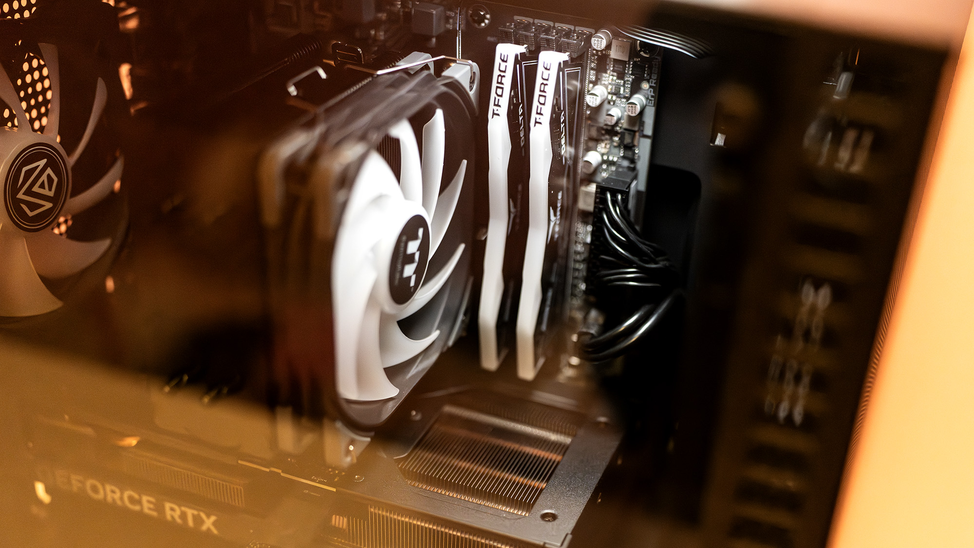 Đánh giá PC gaming ABS Cyclone Ruby: Tuyệt đỉnh đồ họa, mượt mà tối đa! - Trải nghiệm chơi game không giới hạn 14 ABS Cyclone Ruby 6