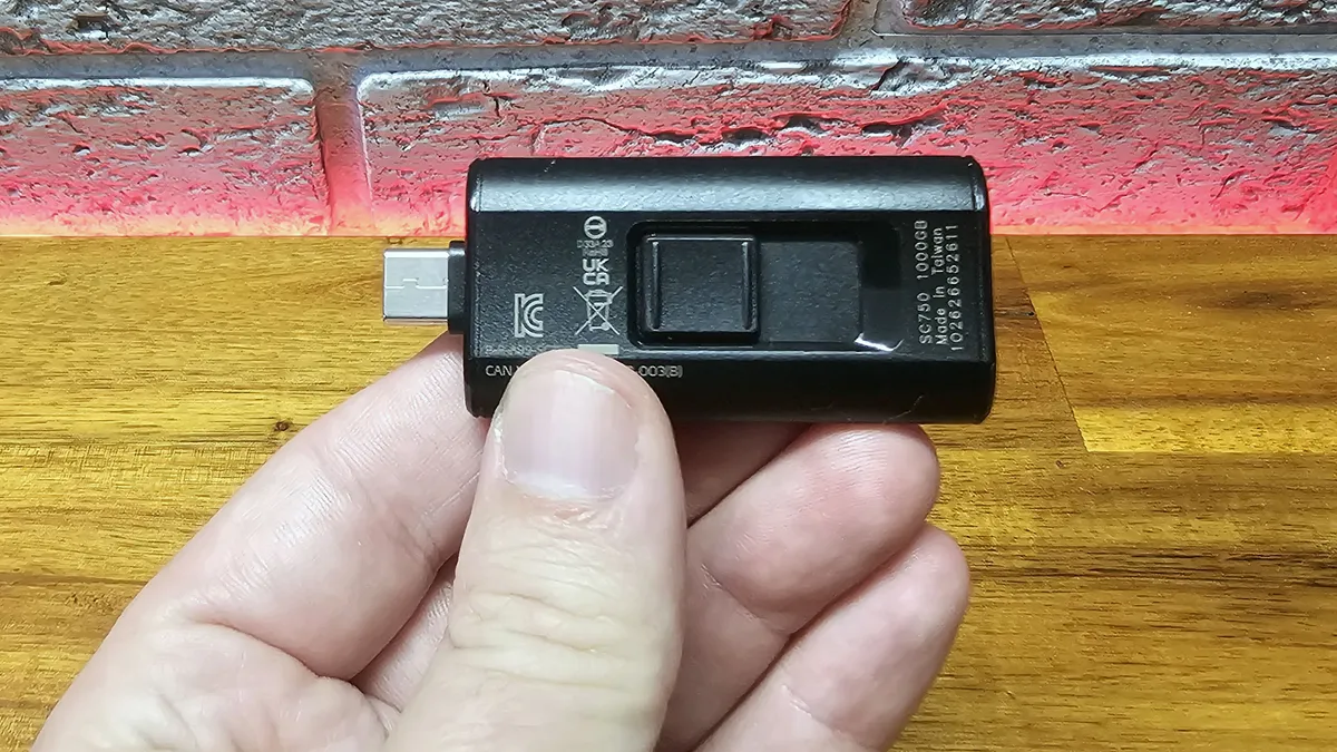 Đánh giá ổ SSD ADATA SC750 1TB: Giải pháp lưu trữ di động hoàn hảo cho mọi thiết bị. 15 ADATA SC750 1TB 1