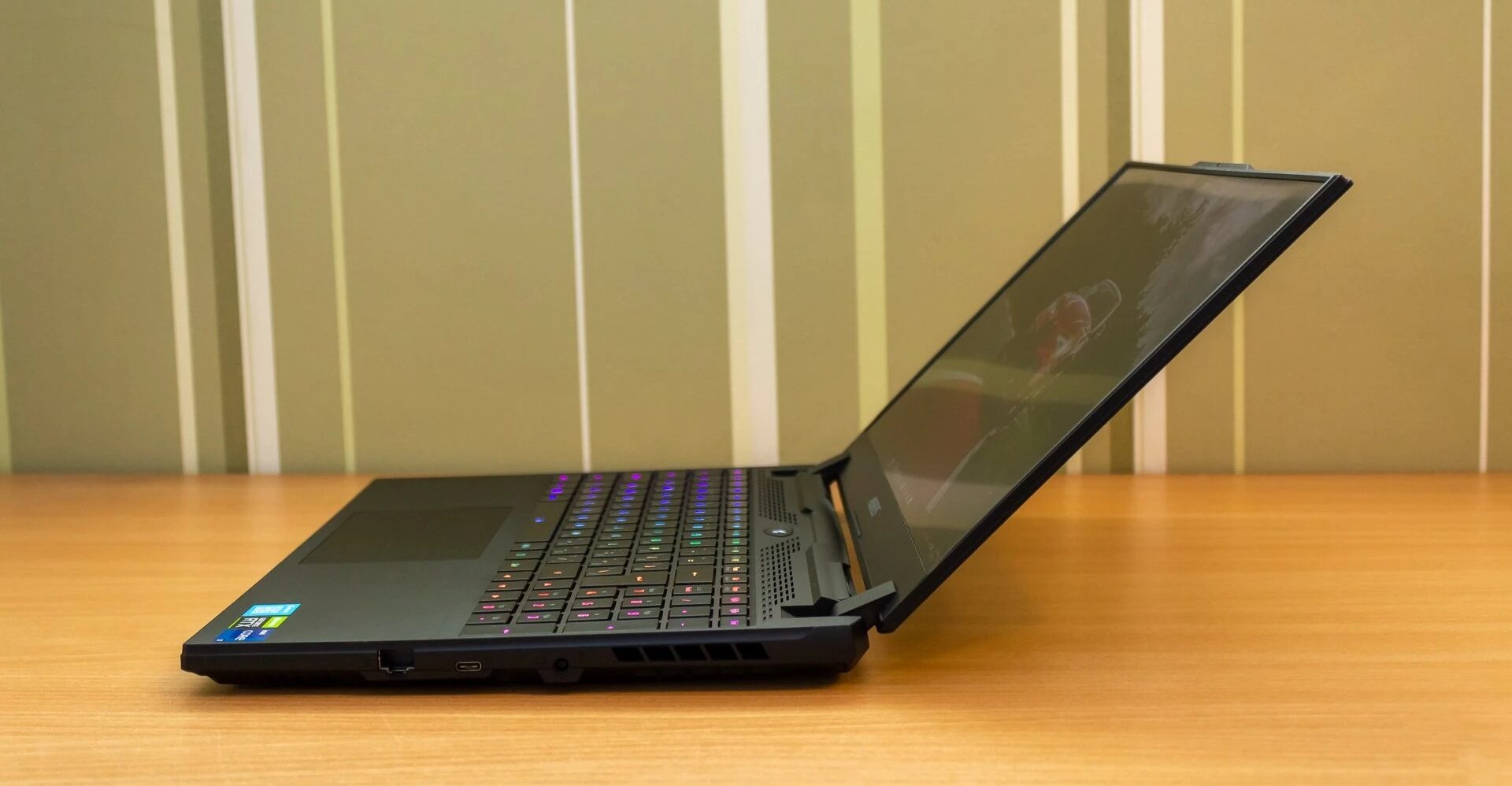 Đánh giá laptop gaming AORUS 15 (XE4): Đắm chìm vào thế giới game với đồ họa chân thực và mượt mà 50 AORUS 15 XE4 22 e1750665173440