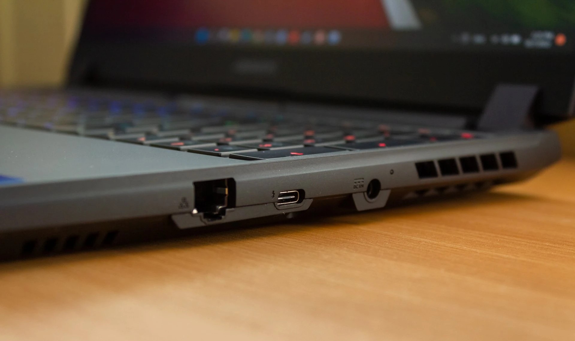 Đánh giá laptop gaming AORUS 15 (XE4): Đắm chìm vào thế giới game với đồ họa chân thực và mượt mà 44 AORUS 15 XE4 28