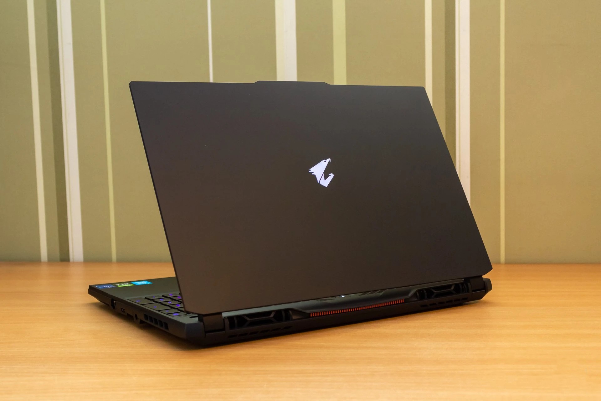Đánh giá laptop gaming AORUS 15 (XE4): Đắm chìm vào thế giới game với đồ họa chân thực và mượt mà 39 AORUS 15 XE4 33